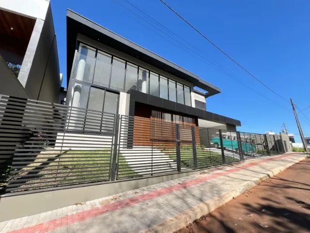 Casa nova com 04 quartos, sendo 03 suítes