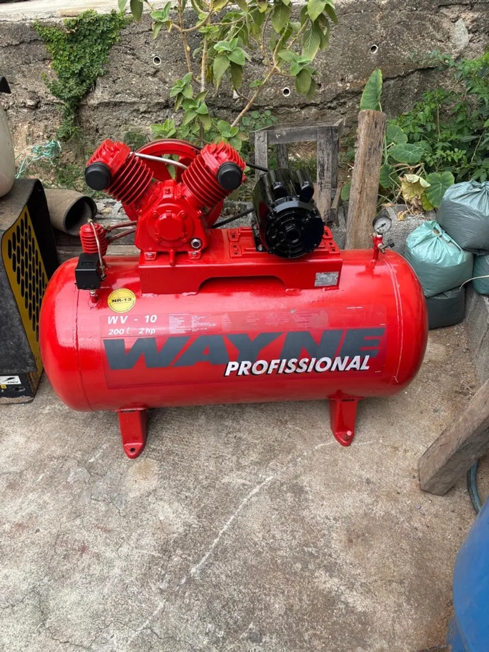 Compressor de Ar Wayne Profissional 200 Litros