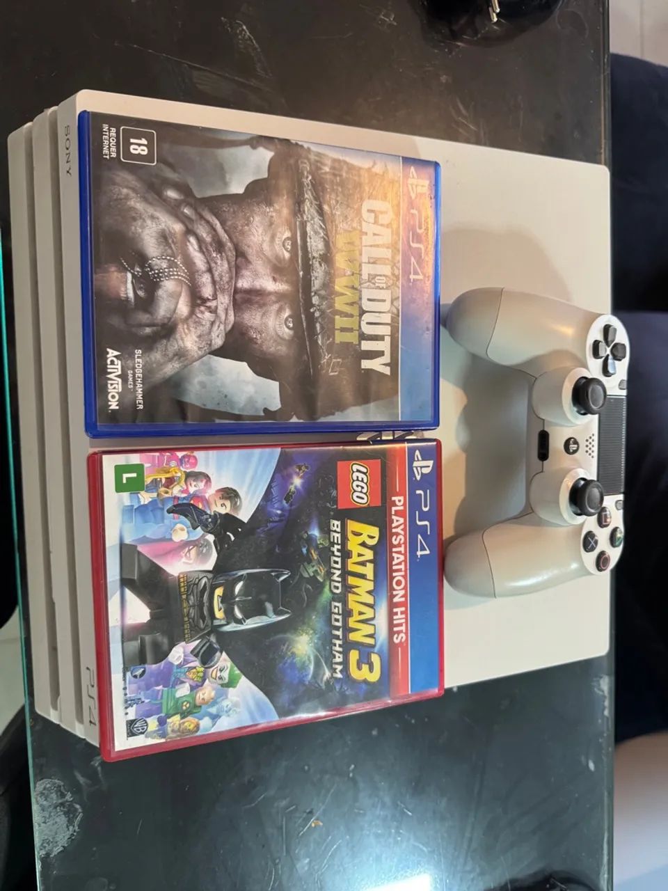 PS4 + Jogos - Call of Duty WW2 e LEGO Batman 3