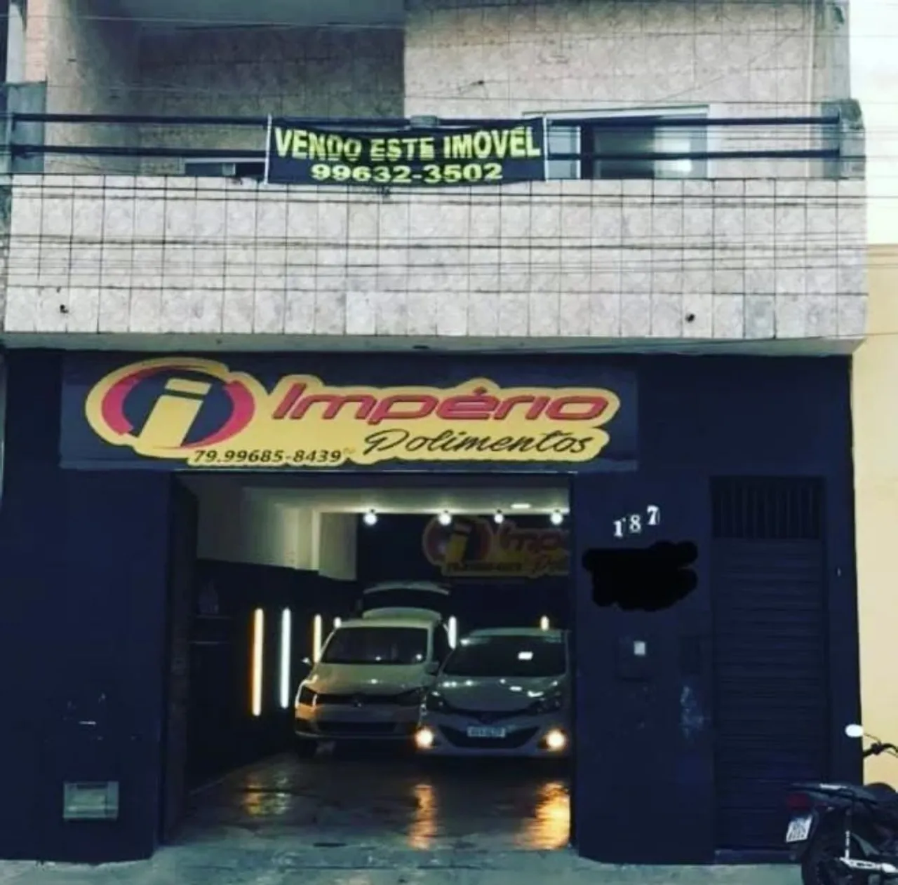 Prédio em avenida comercial!