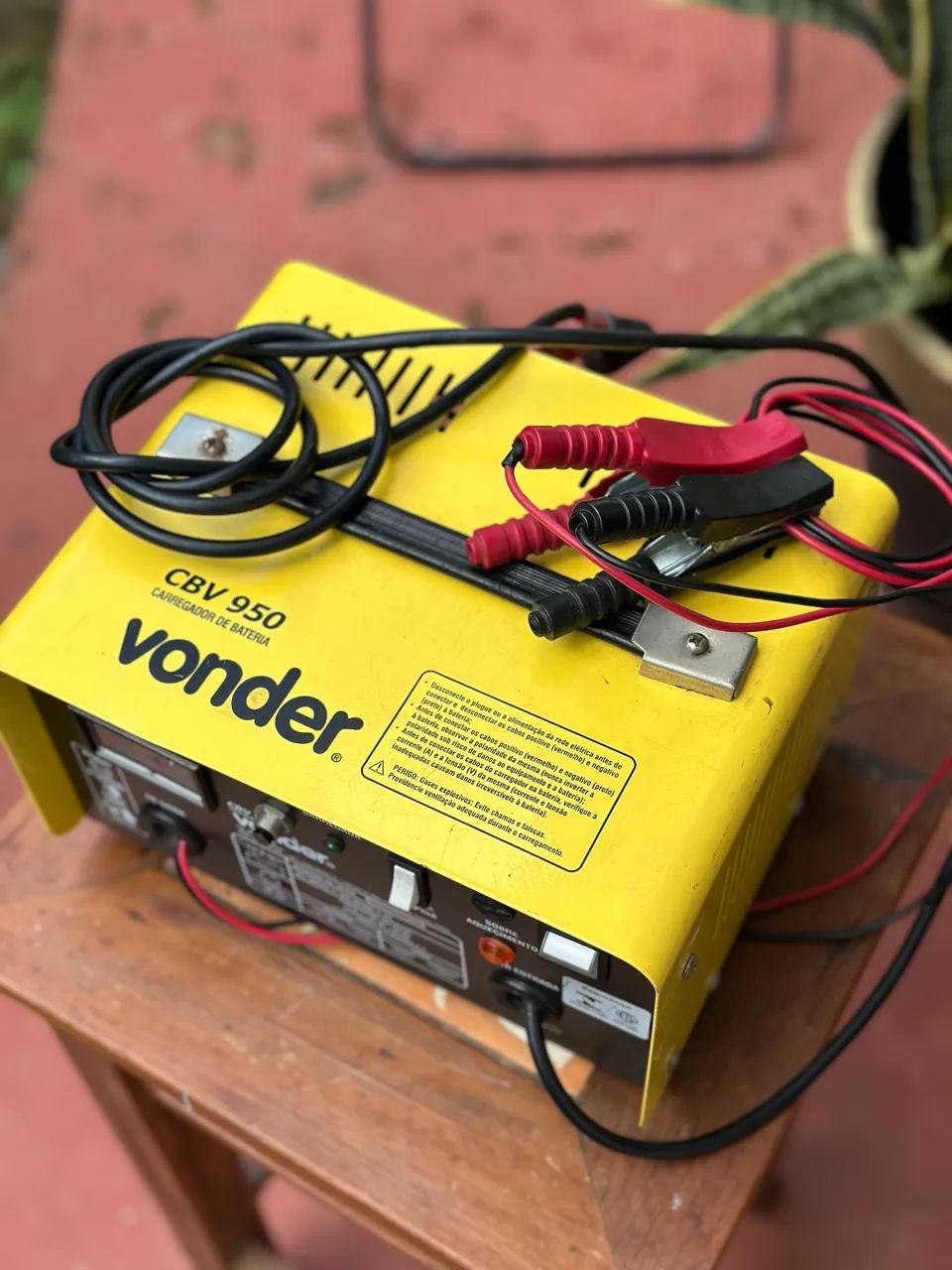 Carregador de bateria Vonder - Foto 3