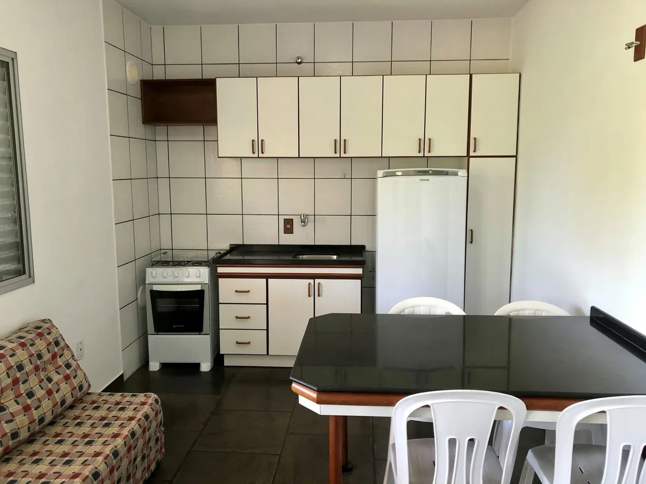 Aluguel anual apto mobiliado 1q (1 pessoa) - Lagoa da Conceição