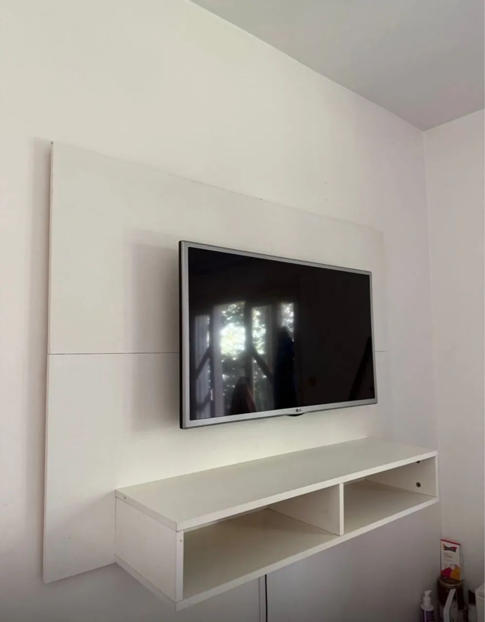 Painel de TV com Rack Suspenso