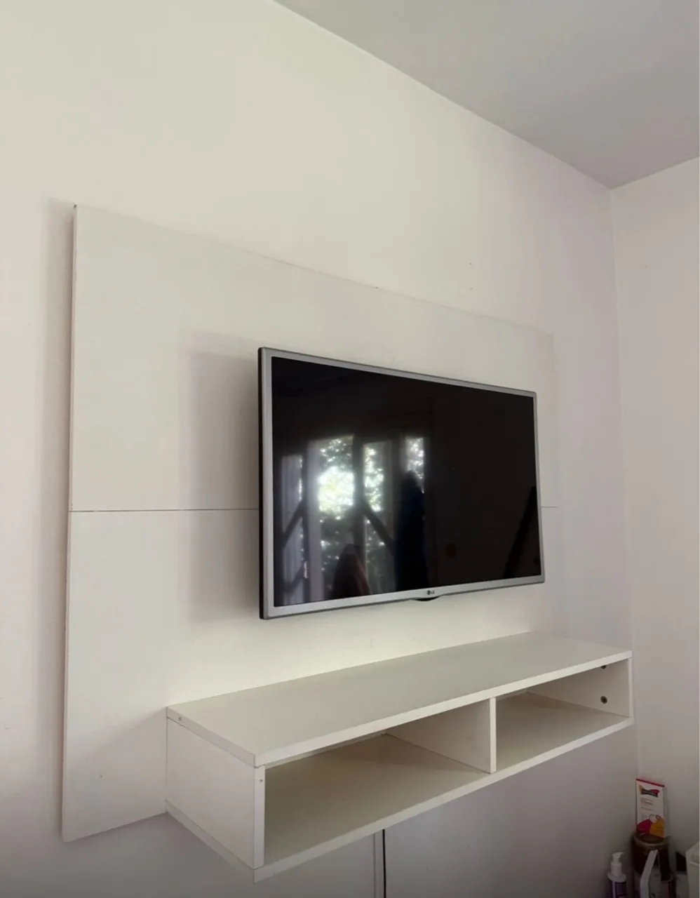 Painel de TV com Rack Suspenso