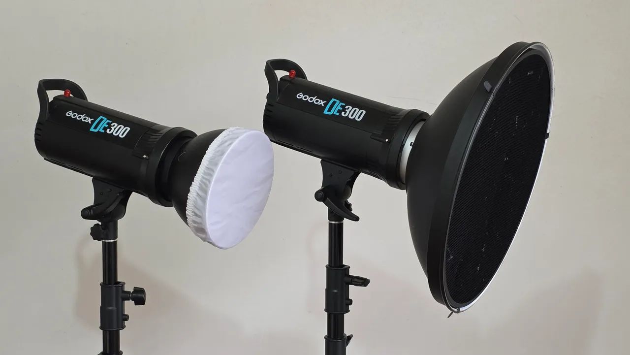 Duas tochas Godox De 300 com rádios