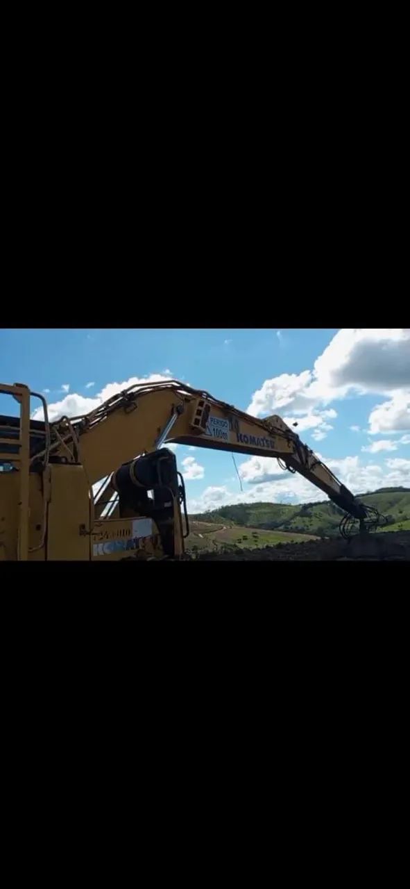 Escavadeira Komatsu PC200