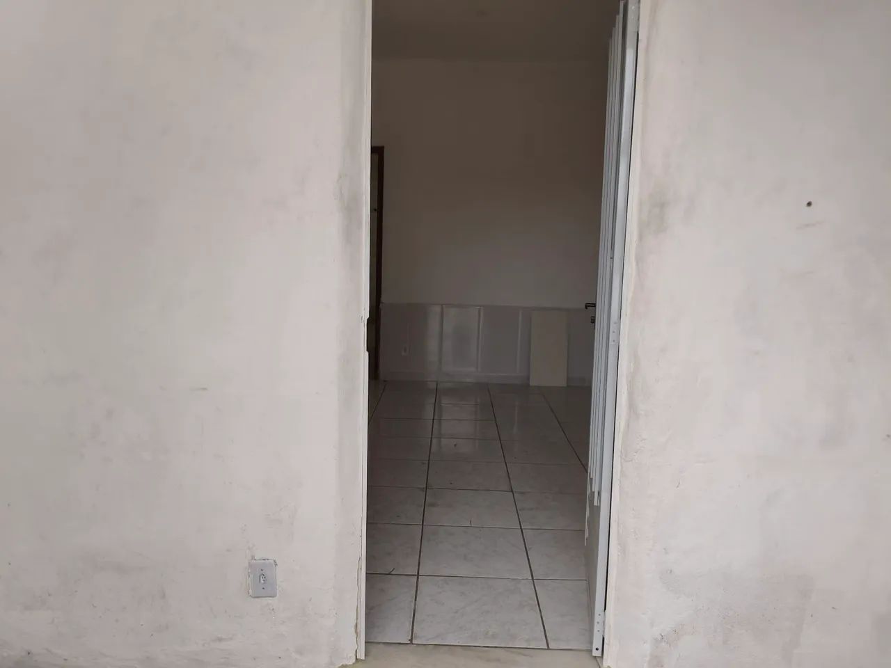 Aluga-se casa com garagem e quintal  - Foto 3