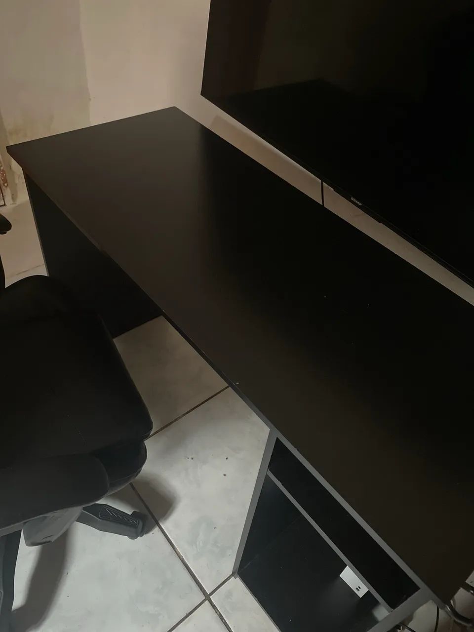 Vendo uma cadeira com mesa - Foto 2