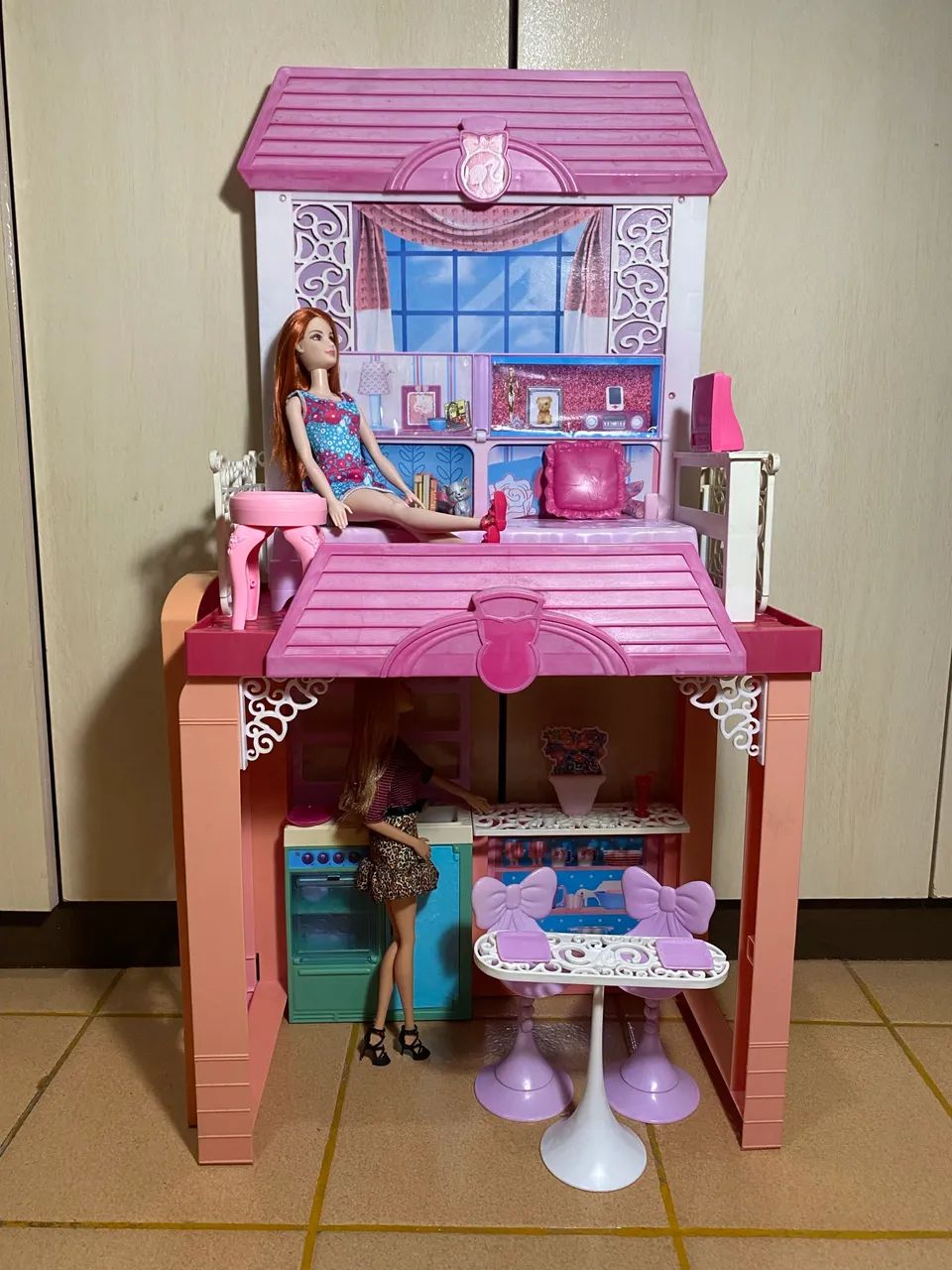 Casinha de férias da Barbie + 2 Barbies inclusas