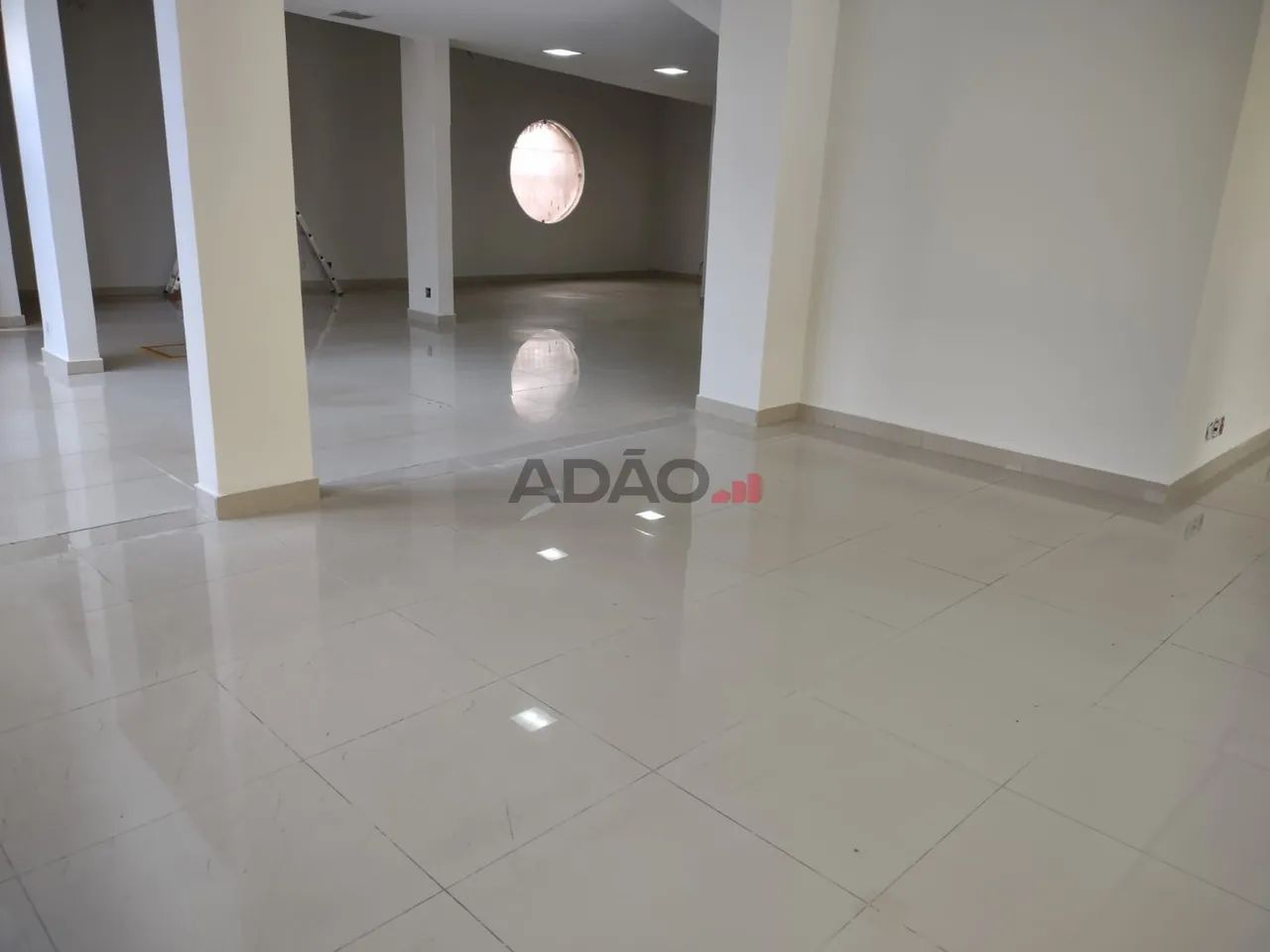 GALPÃO COMERCIAL ESPAÇOSO COM SETOR DE ARMAZENAGEM - Foto 3
