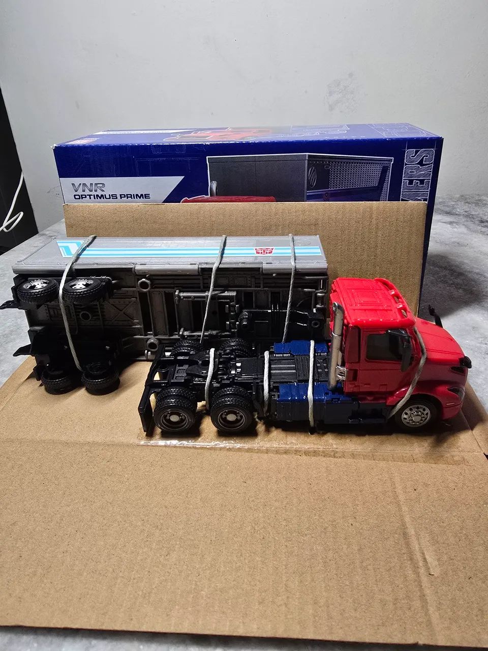 Transformers Optimus Prime VNR Volvo hasbro - Foto 2