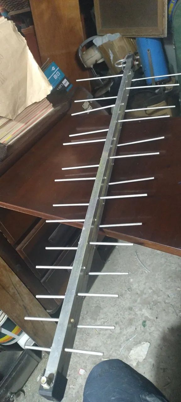 Antena UHF 28 elementos bom estado 