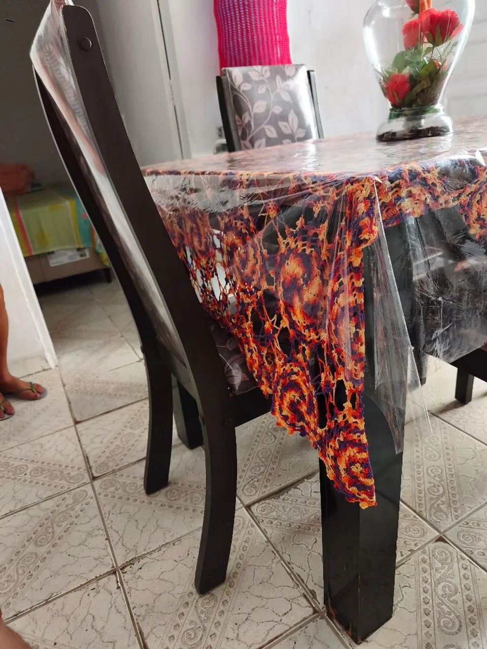 Vendo uma mesa de 4 cadeira  - Foto 3