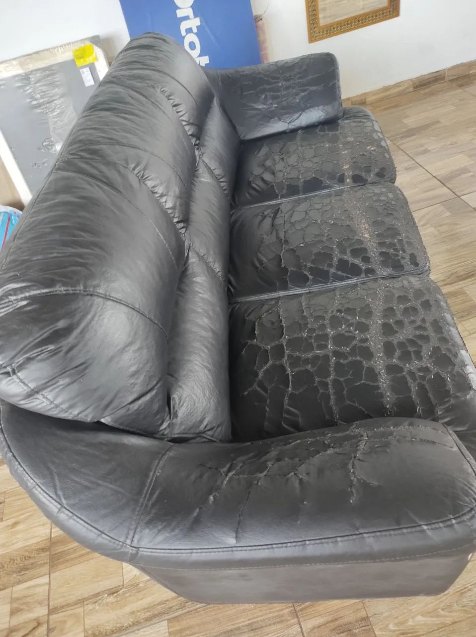 Three-Seater Sofa65048990372097121