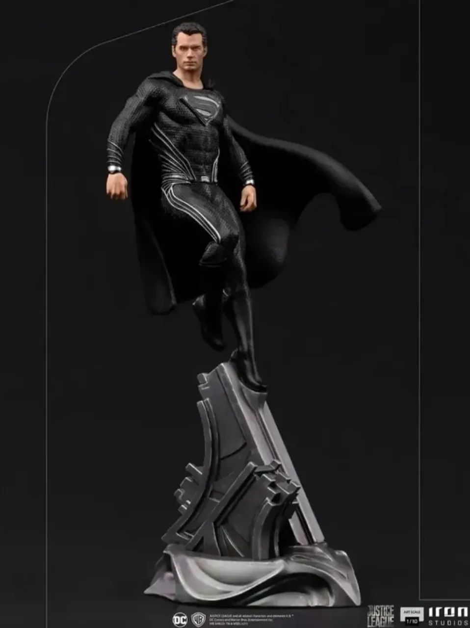 Supeman Black Suit 1/10 Iron Studios