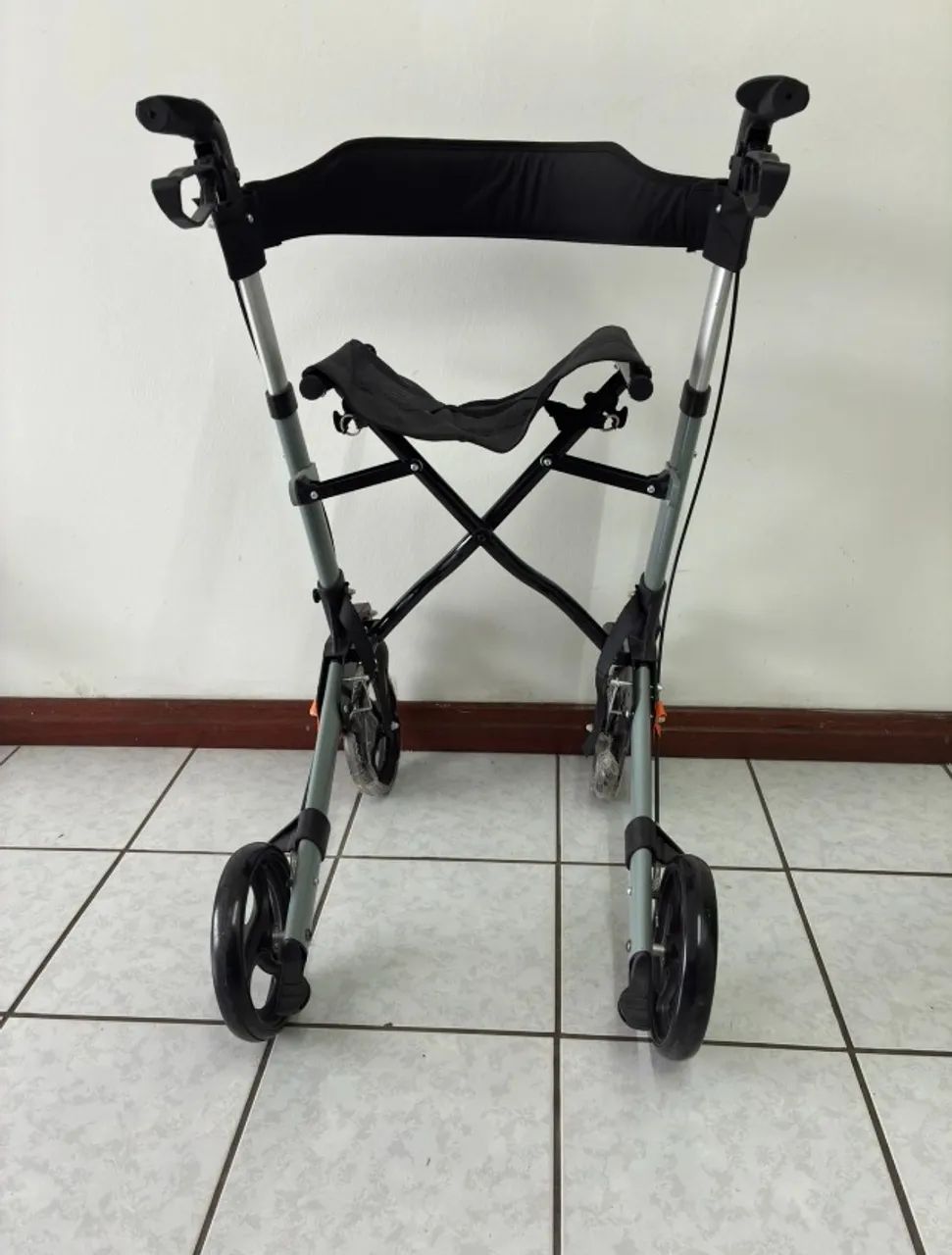 Andador Premium 4 Rodas SC303 Hidrolight - Foto 2