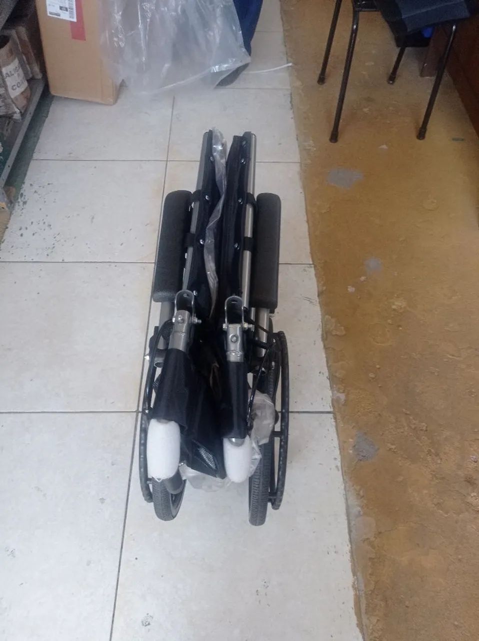 Cadeira de rodas compacta(nova sem Uso)  - Foto 5