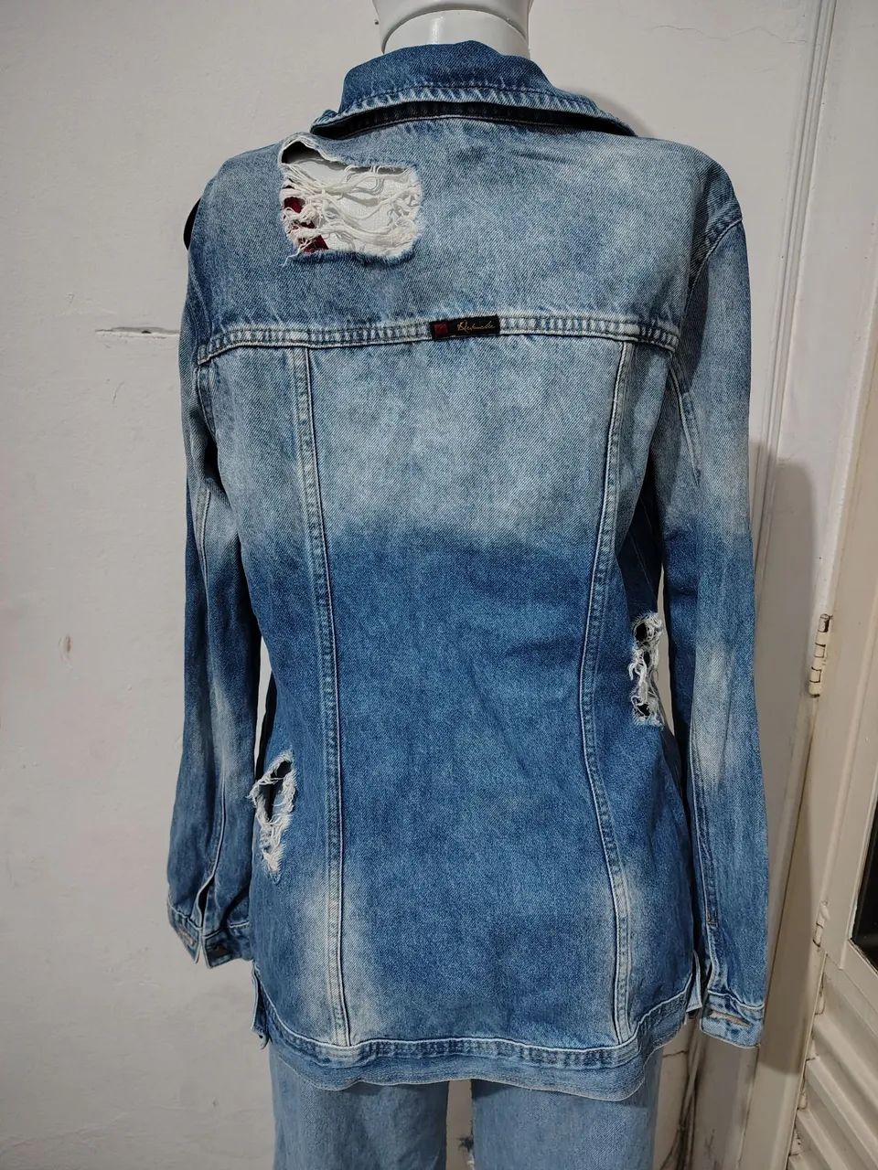 Jaqueta jeans feminina revanche desapego  - Foto 3