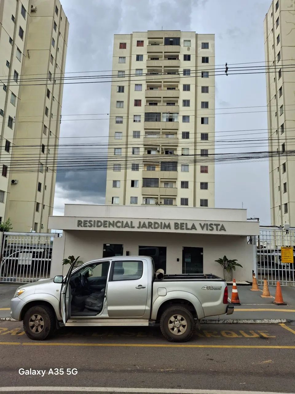 Vendo apartamento com 3/4 ricos em armários 