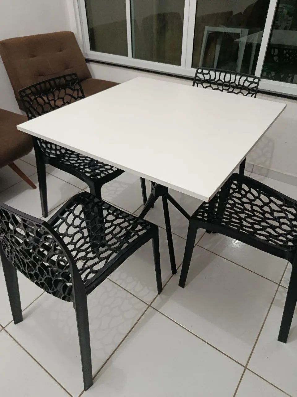 Mesa de jantar e cadeiras - Foto 2