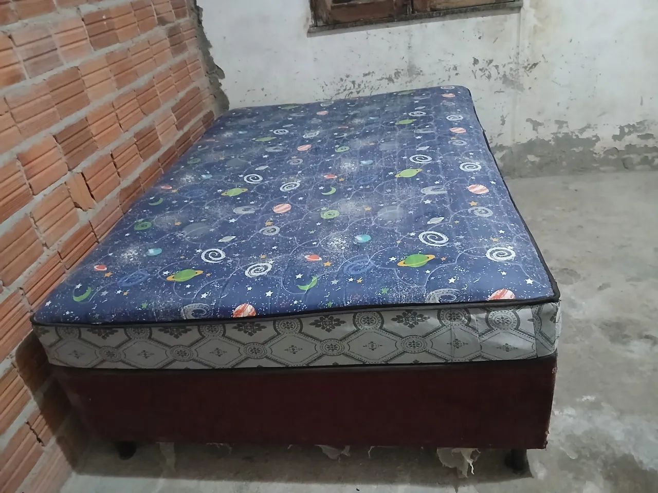 Cama de casal semi nova 