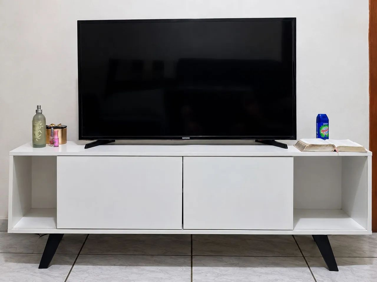 Rack grande e mesa de cabeceira (aceito negociar)