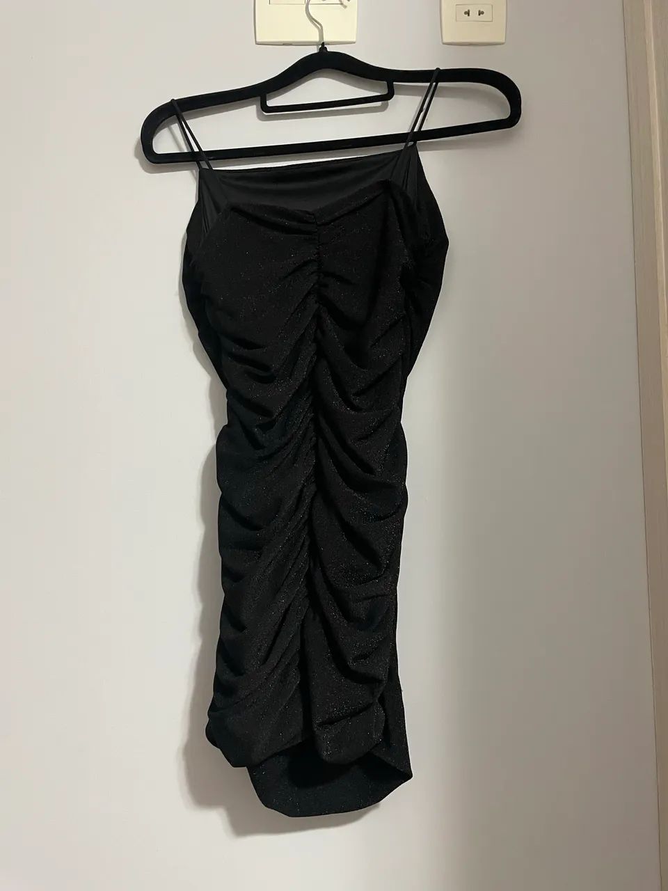 Vestido  preto com brilho - Foto 2