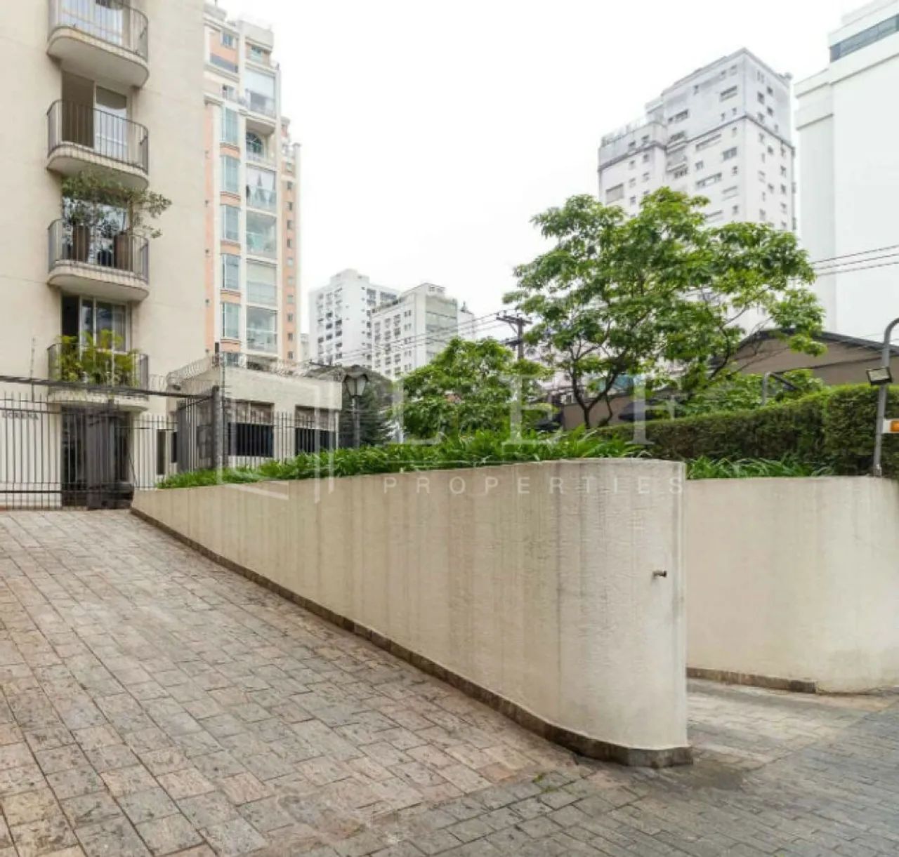 Amplitude e Sofisticação no Melhor do Jardim América ? 242 m² de Puro Charme. - Foto 2
