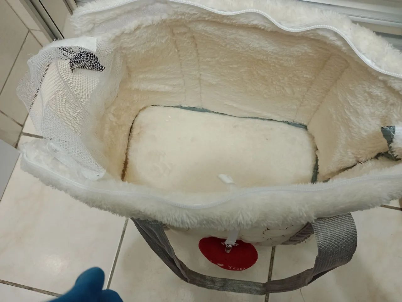 Uma bolsa para pets gato ? ou cachorro ? bem acolchoada e confortável  - Foto 3