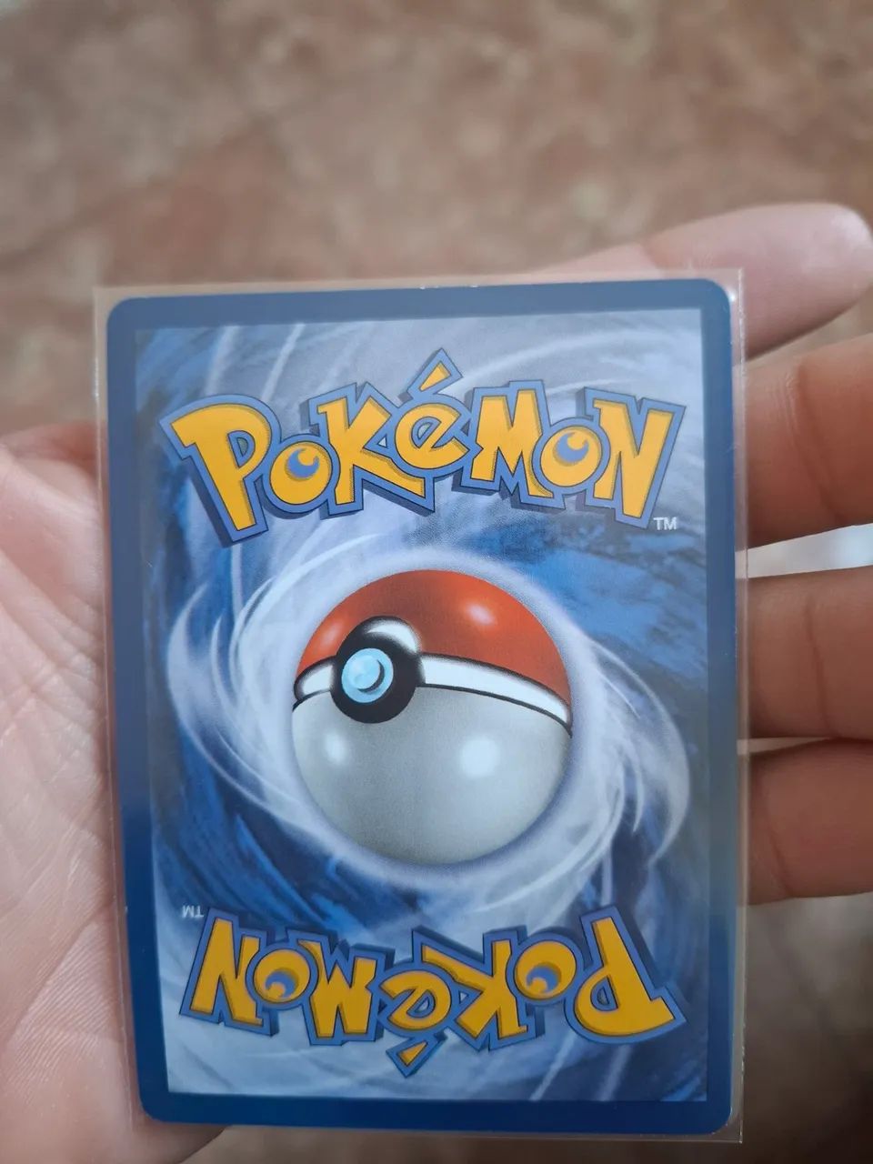 Carta Pokémon Vaporeon VMax - Foto 2