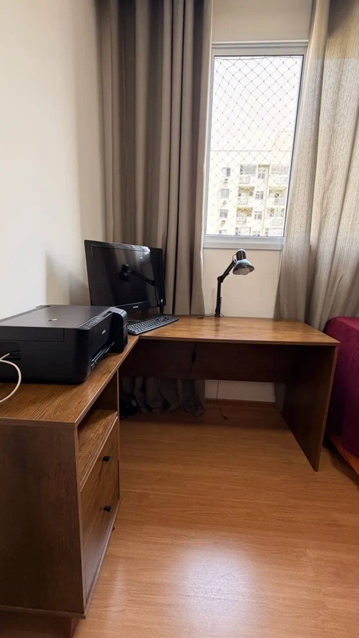 Mesa de Escritório em L / Canto com Gaveteiro - Madeira - Foto 2