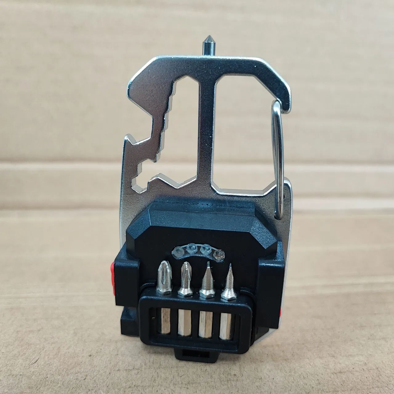 Mini lanterna Cob recarregável com Chaveiro e 4 Bits  - Foto 2