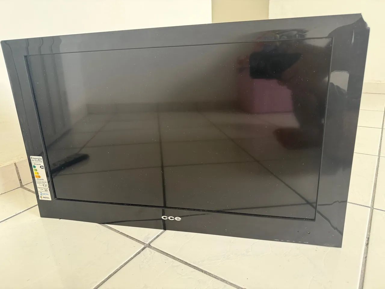TV CCE - para retirada de peças 
