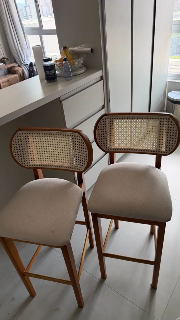 2 Banquetas de Madeira e Telinha 65cm