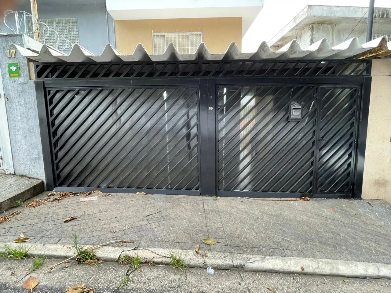 Fechamento de portão com policarbonato 
