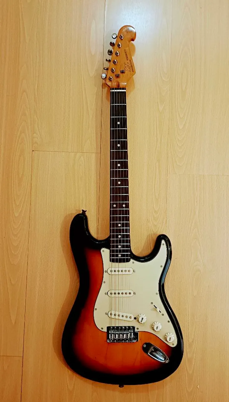 Guitarra Fender Squier Bullet Stratocaster Hss Humbucker
