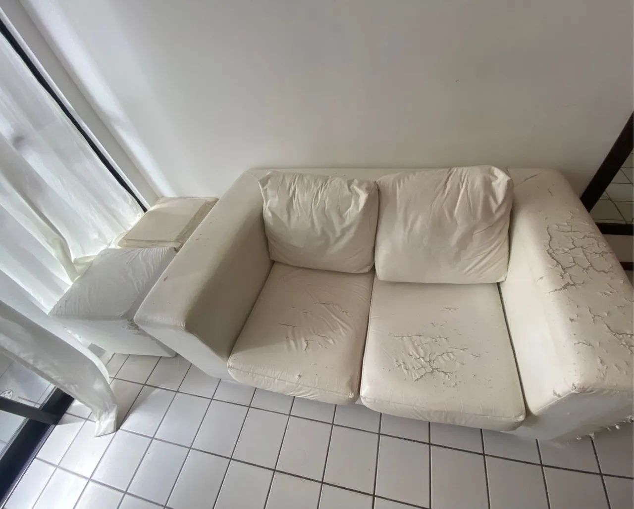 Sofá Usado com Puffs - R$ 299,00