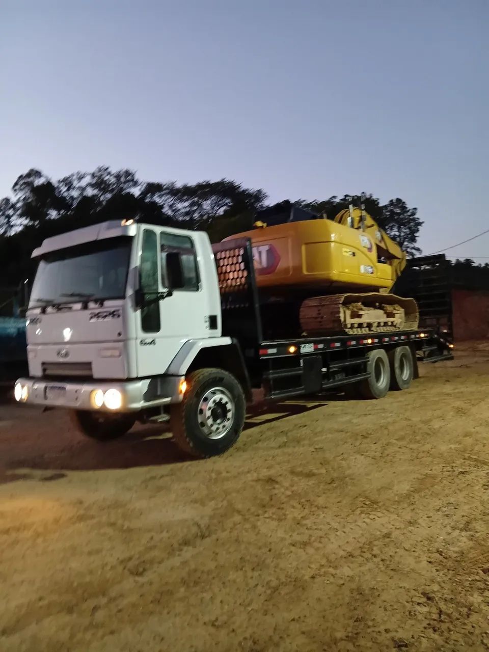 Transporte de máquina pesada linha amarelo estadual e interestadual 