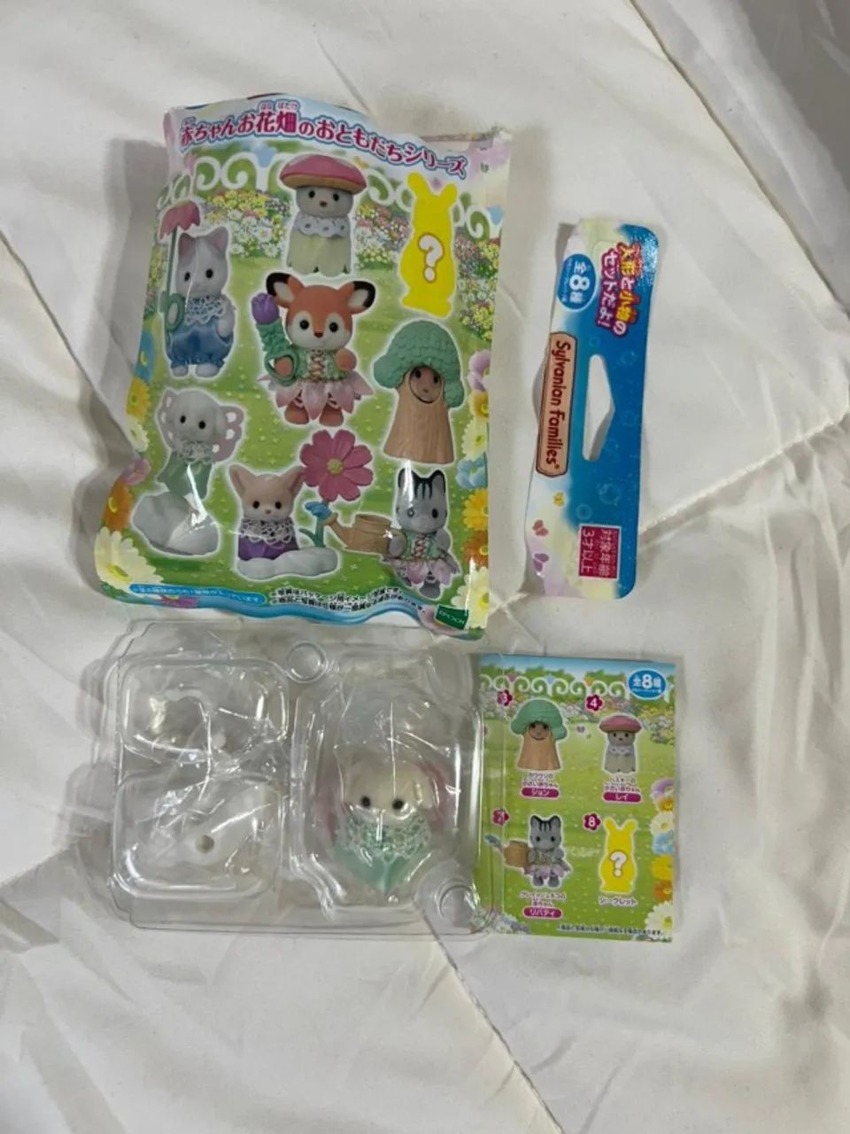 Sylvanian Families: Flora Rabbit Blind Bag Amigos Florais - Foto 2