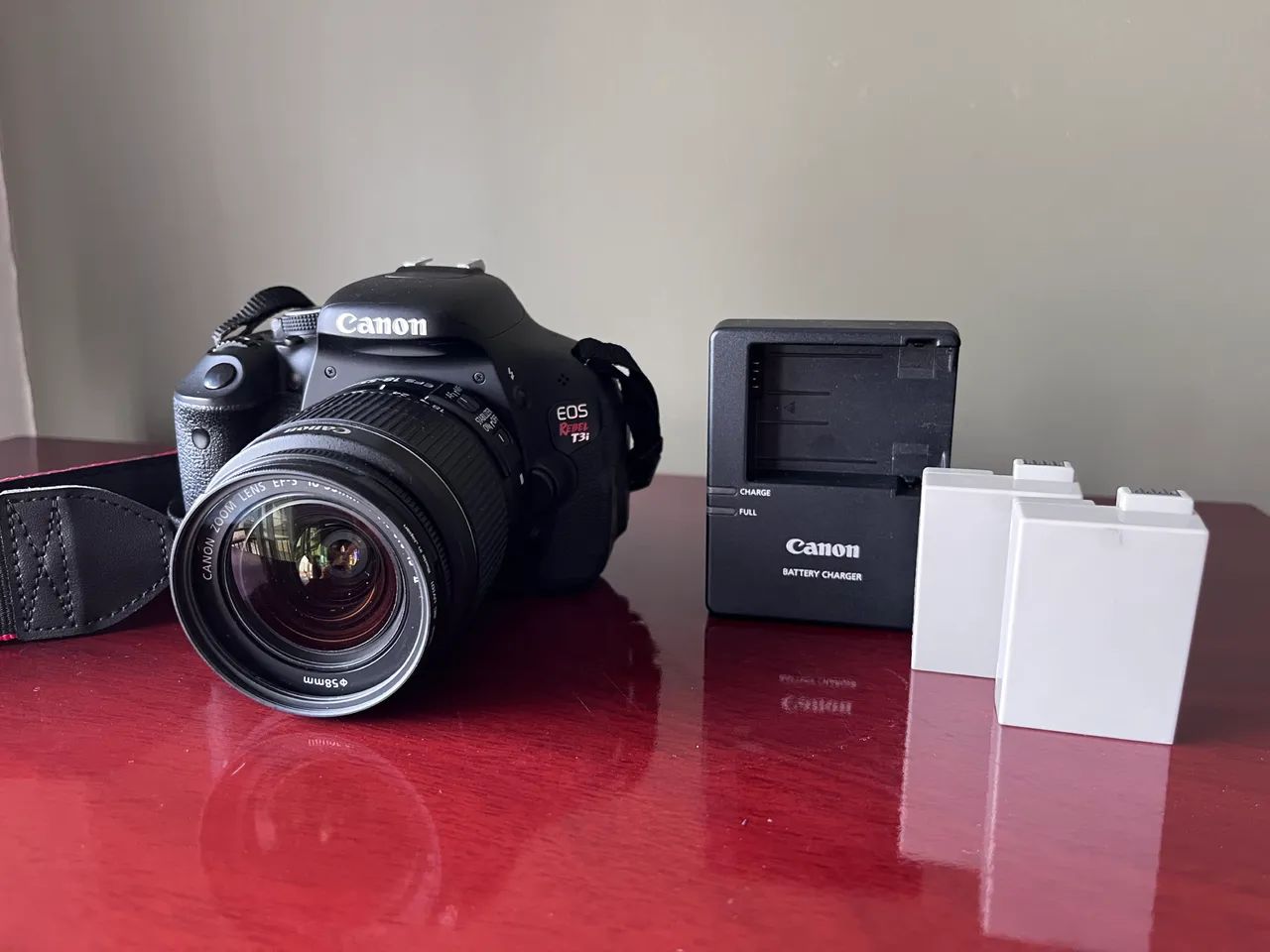 Câmera DSLR Canon T3i Rebel com lente 18-55mm - Foto 4
