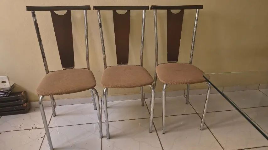 4 CADEIRAS DE JANTAR ESTOFADAS