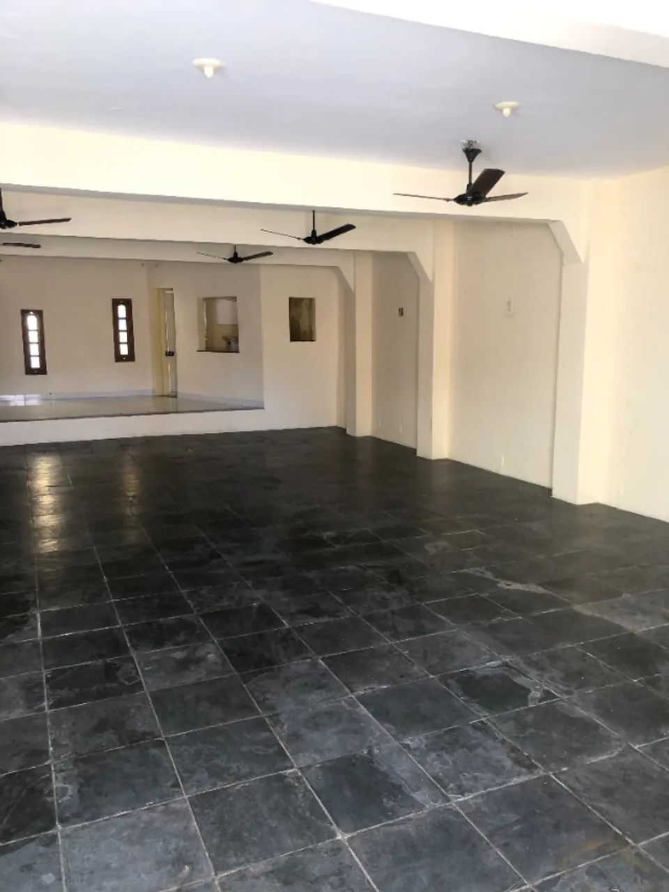 Alugo um Ponto Comercial em Itapoan - Foto 3