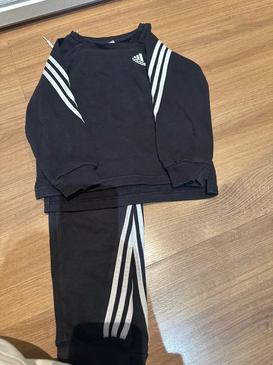 Conjunto Adidas - 4T - usado - Foto 2