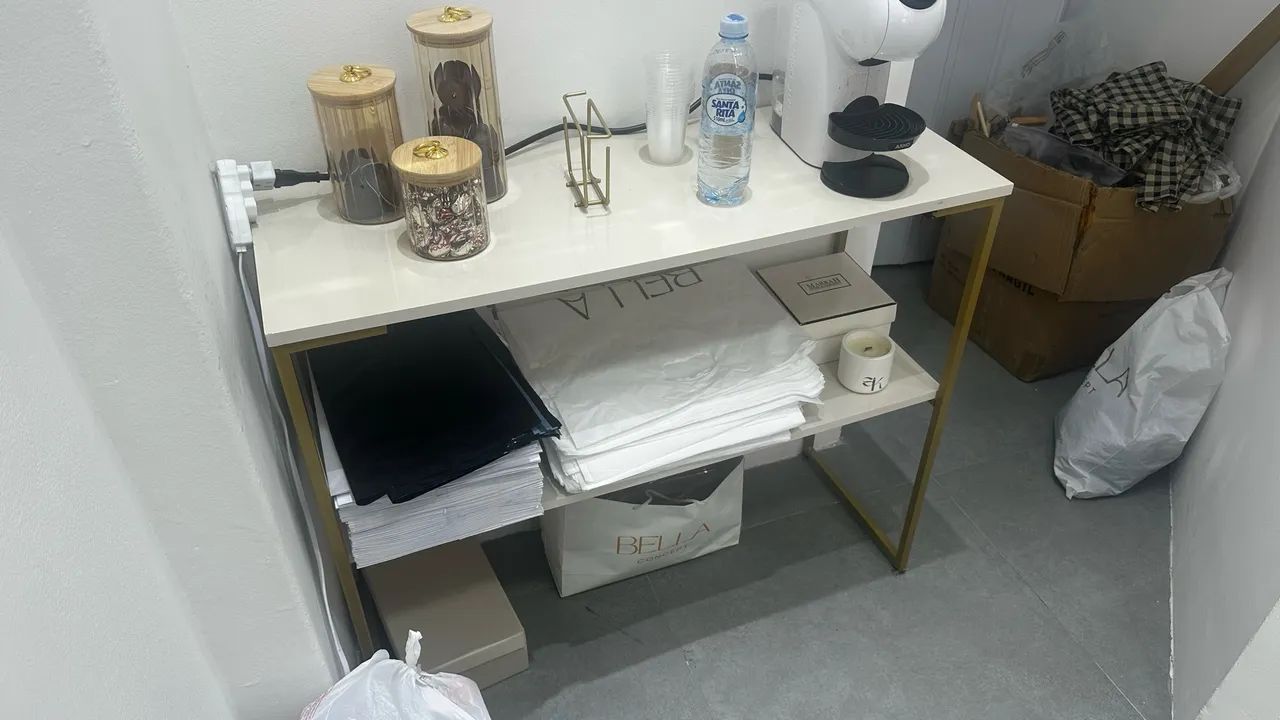 Vendo aparador com estrutura de ferro dourada - Foto 3