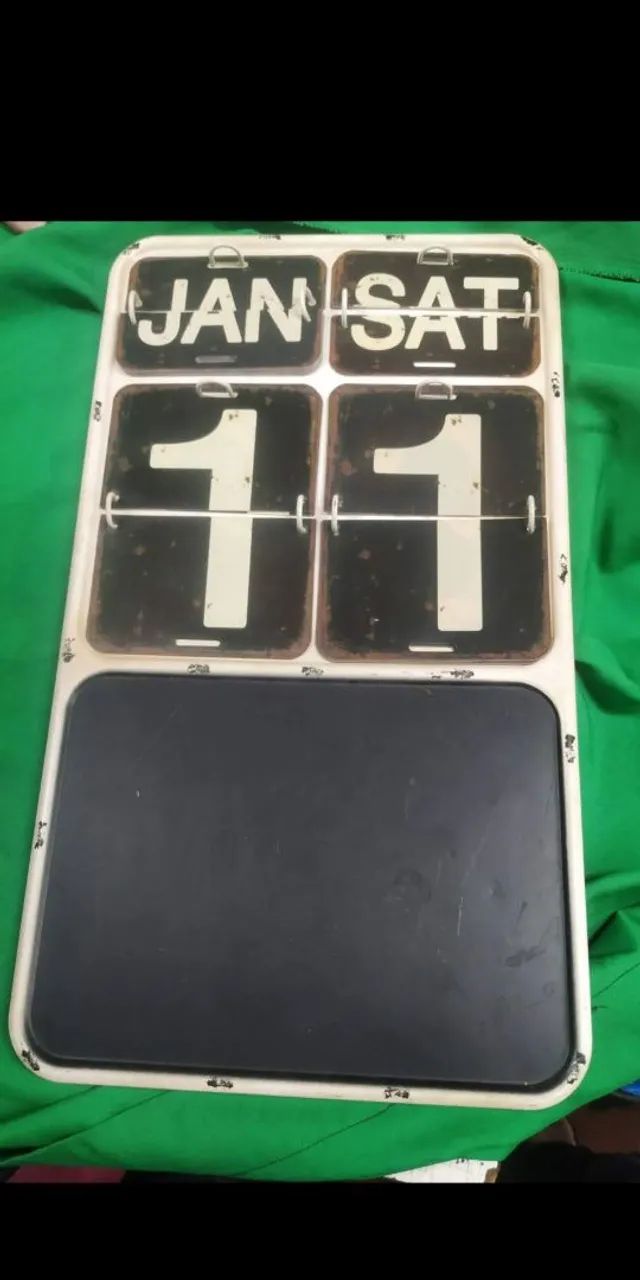 CALENDÁRIO ANTIGO EM LATÃO  - Foto 2