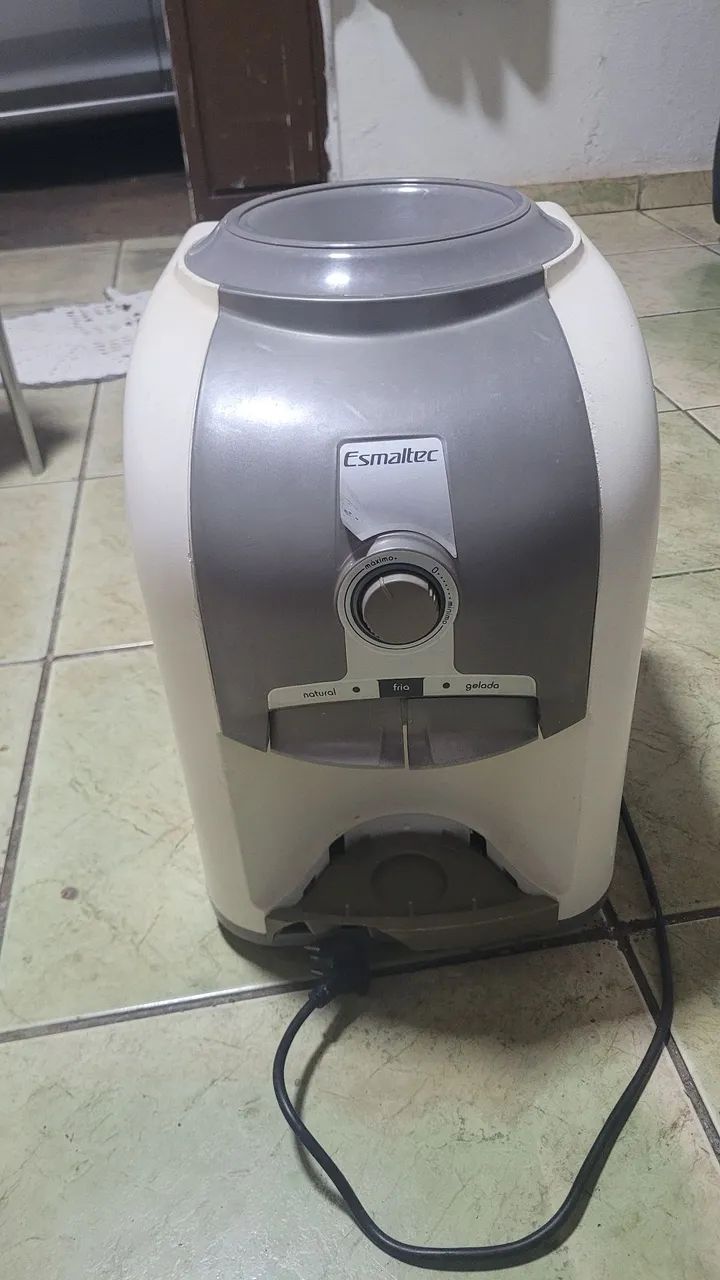 Bebedor esmaltec gela agua