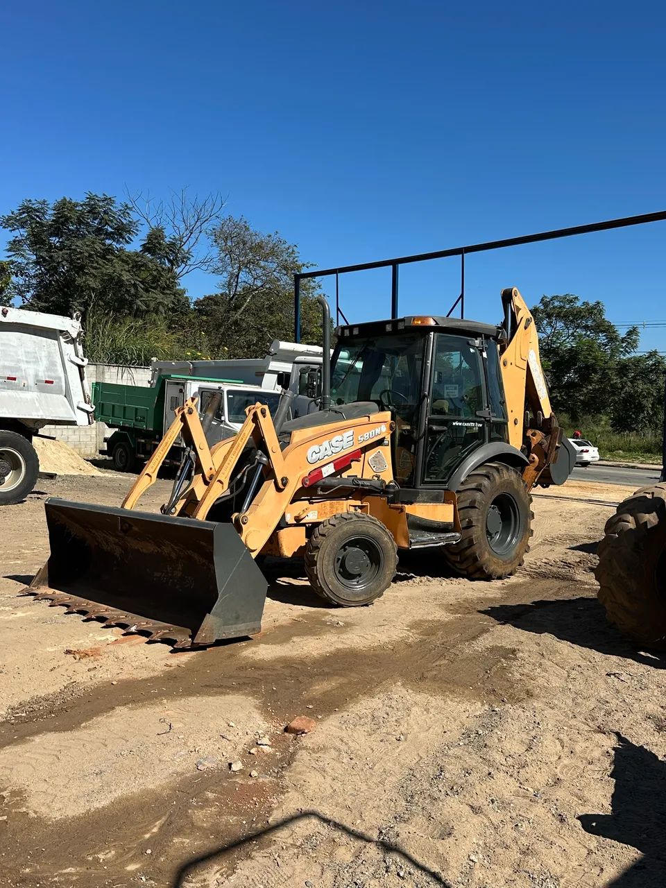 Retroescavadeira Case 580N 2013 4X4