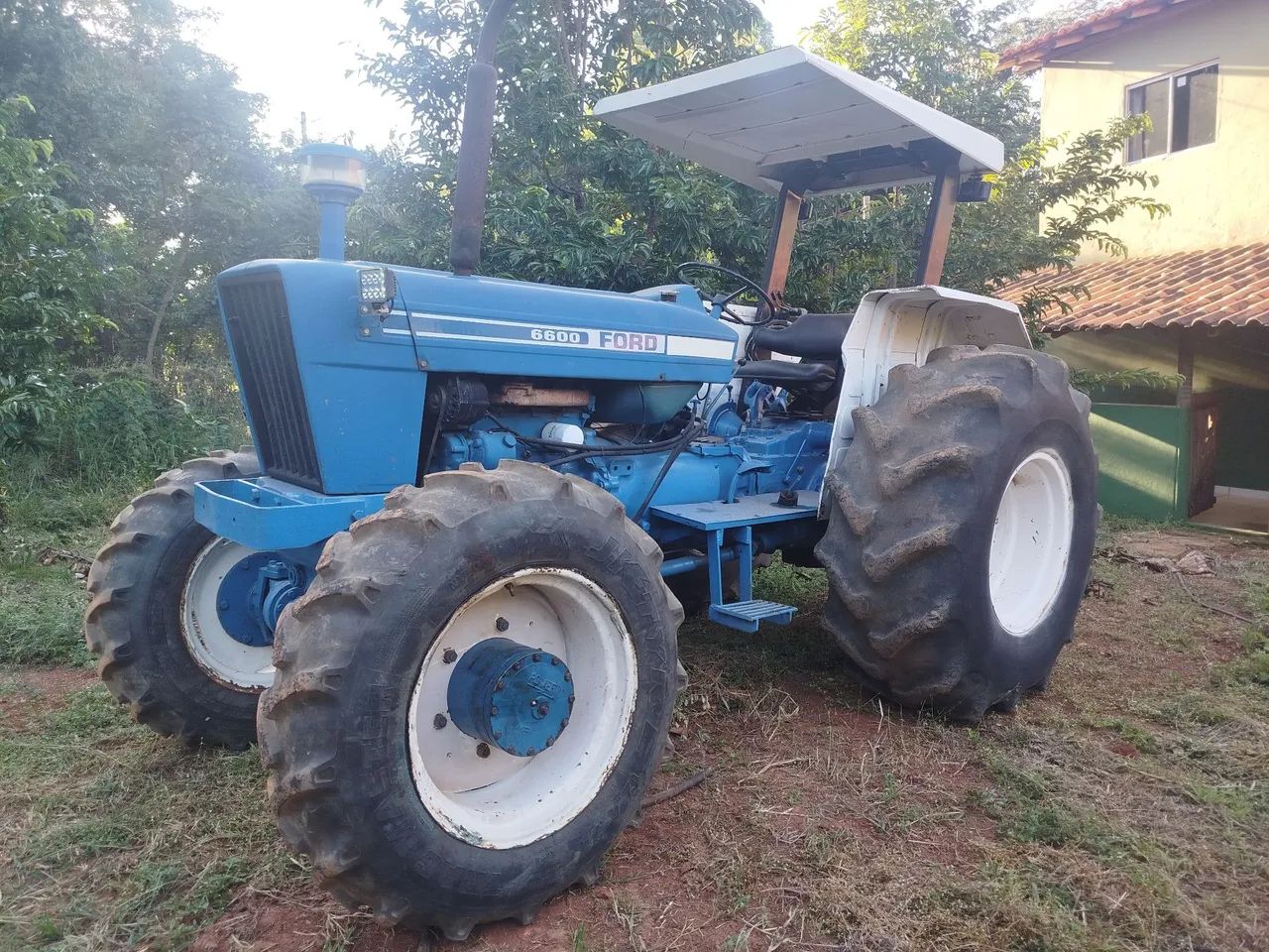 Vendo trator Ford 6600 4x4 - Foto 4