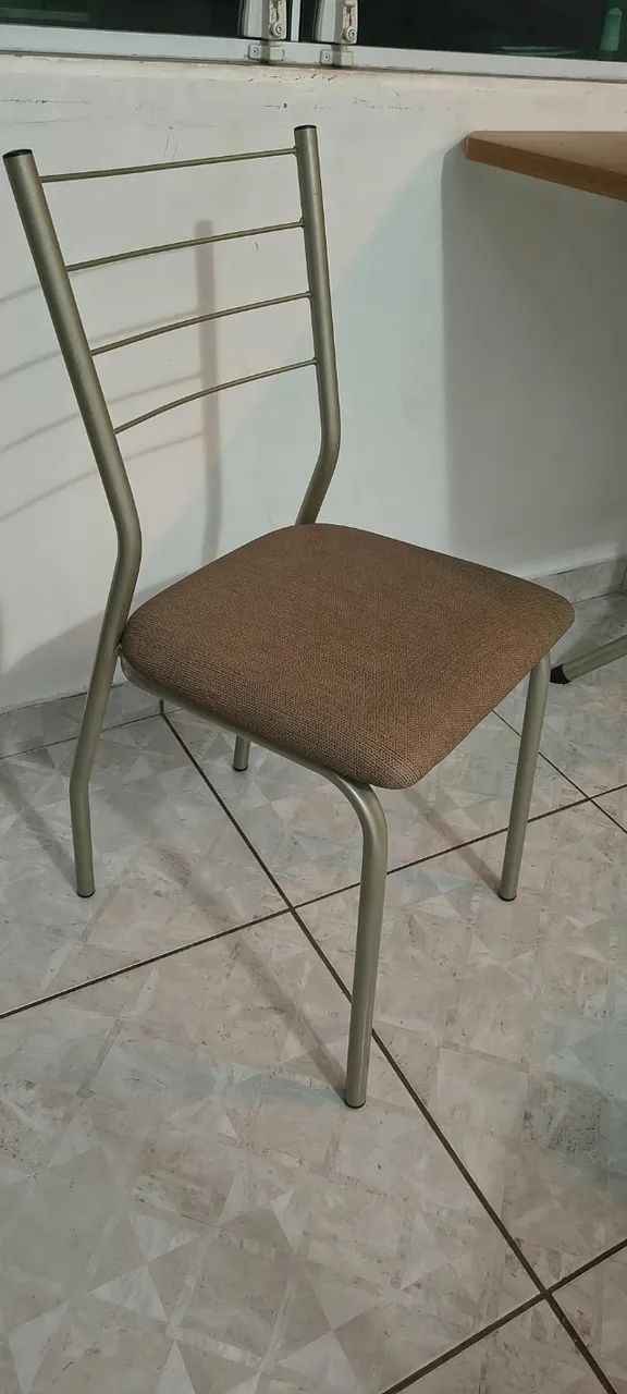Mesa com 4 cadeiras, 5 meses de uso. - Foto 2