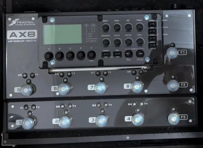 FRACTAL AX8 - Foto 2